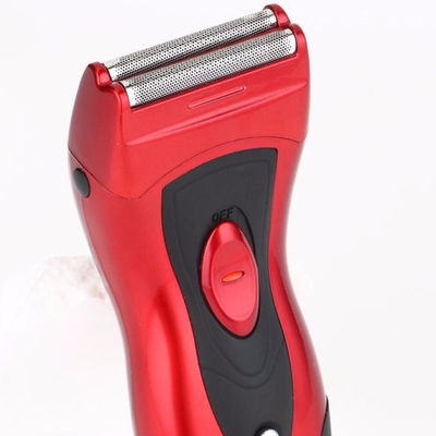 Rasatevi confortevolmente e confortevolmente con la rasatrice elettrica per uomini a batteria